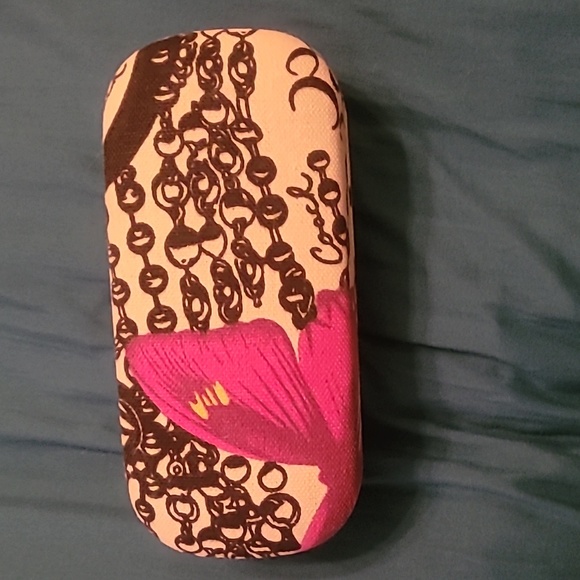 Sunglasses or glasses case - Picture 1 of 3